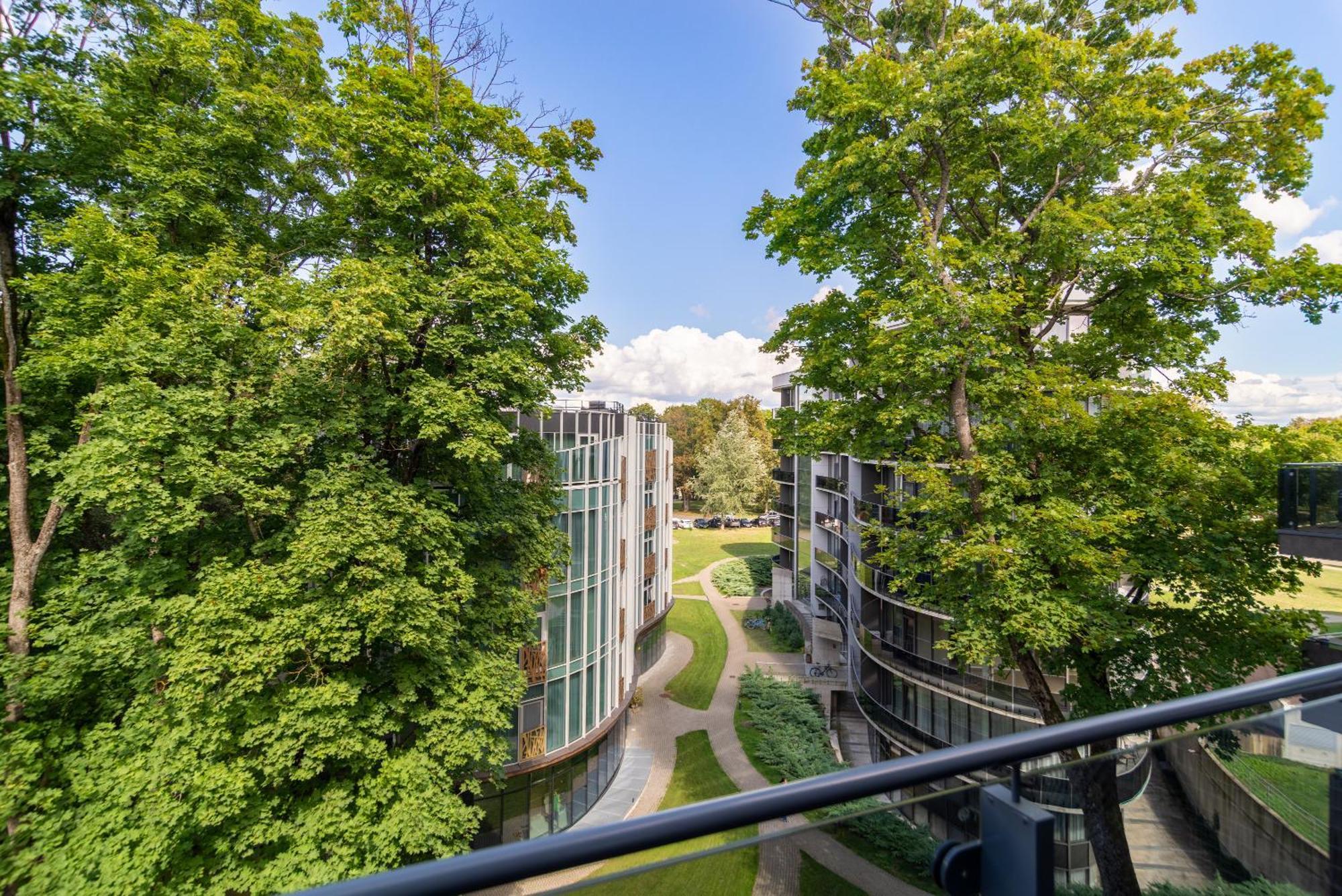 2 Bedroom Apt, 2 Garage Spots & Balconies, Self Check-In, By Cohost Друскининкай Экстерьер фото