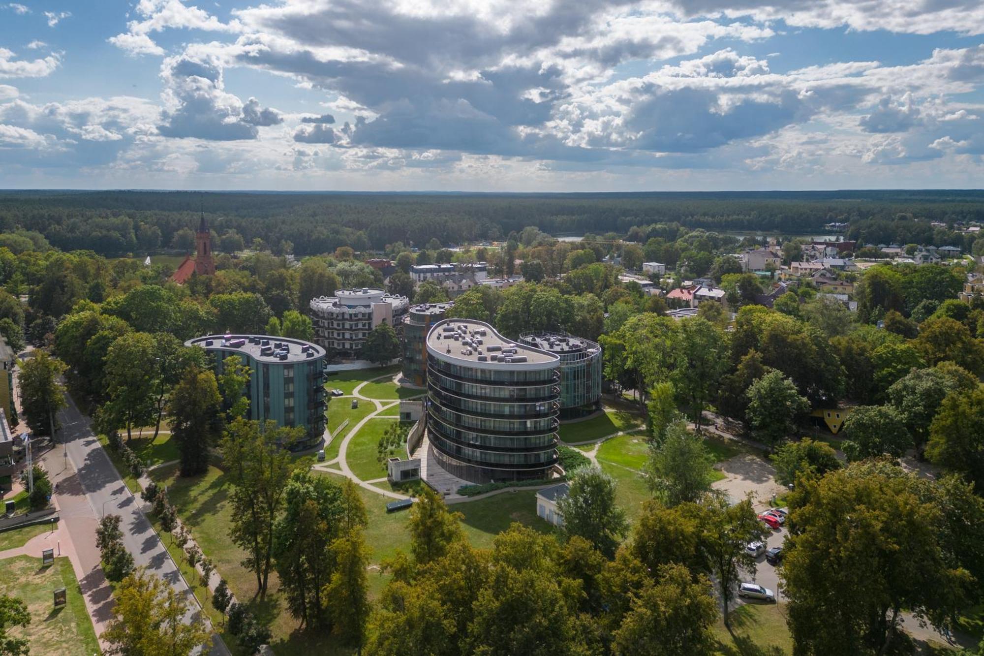 2 Bedroom Apt, 2 Garage Spots & Balconies, Self Check-In, By Cohost Друскининкай Экстерьер фото