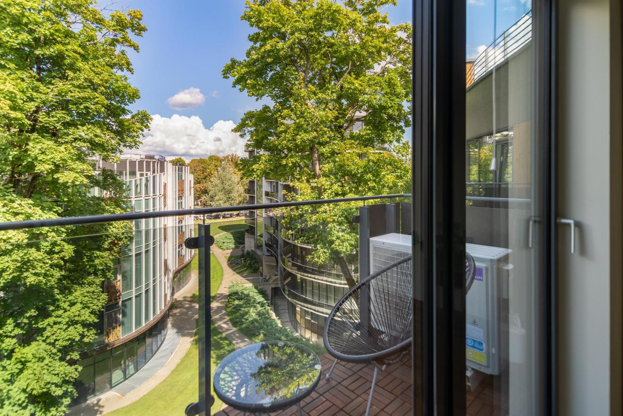 2 Bedroom Apt, 2 Garage Spots & Balconies, Self Check-In, By Cohost Друскининкай Экстерьер фото